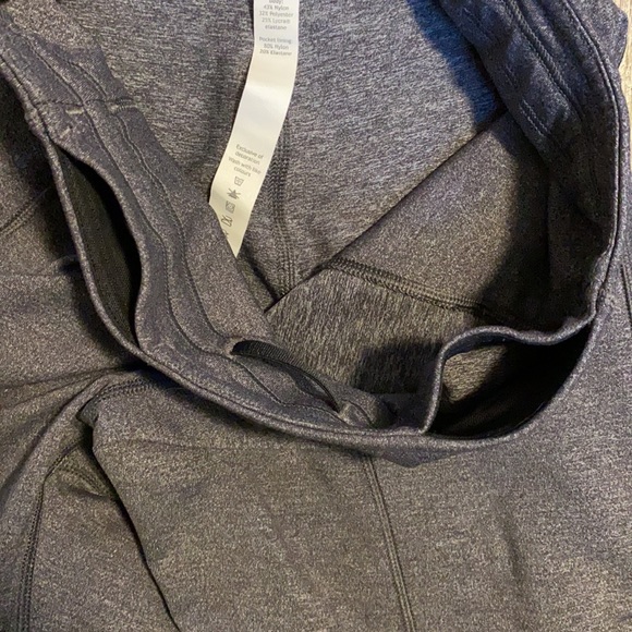 Tights, great condition, never worn, too big, size 4 lululemon. - Picture 8 of 8